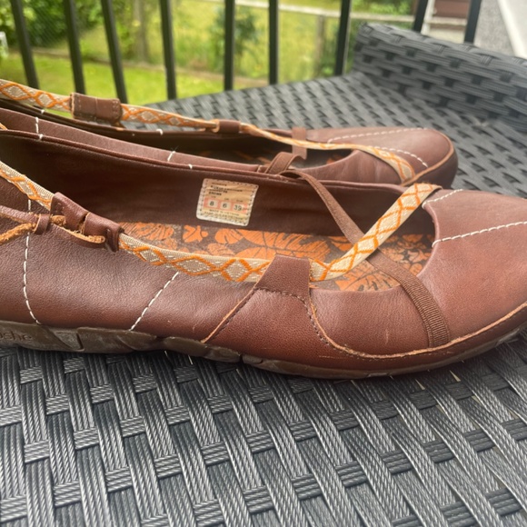 Merrell flats - Picture 4 of 6